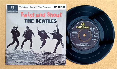 BEATLES " TWIST & SHOUT "SUPER UK EARLY 70'S EP SPECIAL ORDER ONLY NO POLO RINGS
